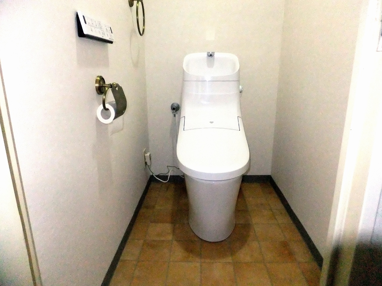 今のトイレは 年前のものに比べて どれだけ進化したのか リラックス空間を快適に トイレ 翔飛工業