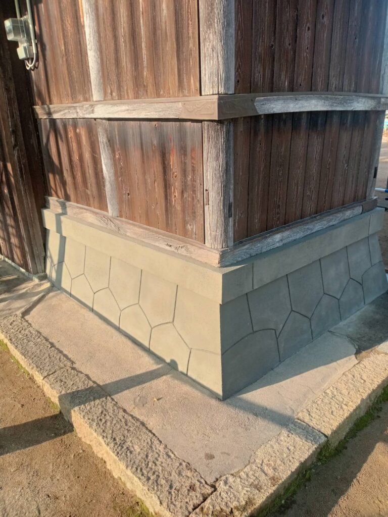 地域の神社を守る。石垣基礎の補修と屋根の雨漏り修理【兵庫県加古川市】
