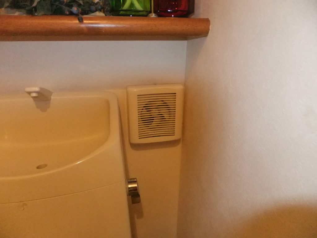 トイレの換気扇を新しく交換しました。｜リフォーム｜翔飛工業