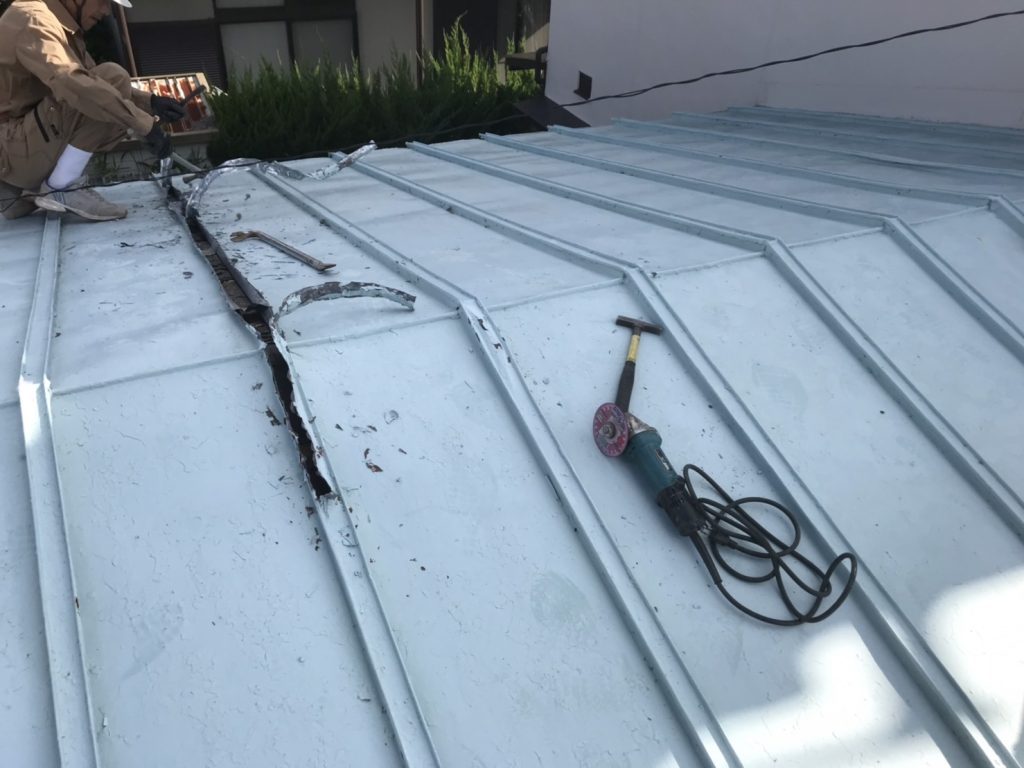 立平葺き（たてひらぶき）屋根の施工事例をご紹介します。
