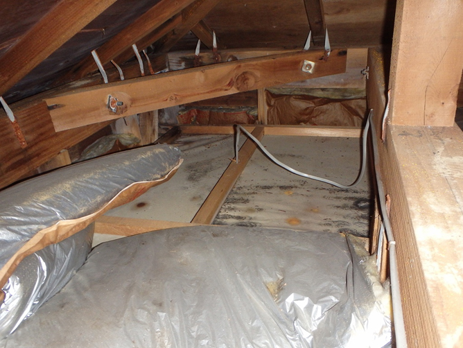 他の業者では原因不明と言われた雨漏りを解決 リフォーム 翔飛工業